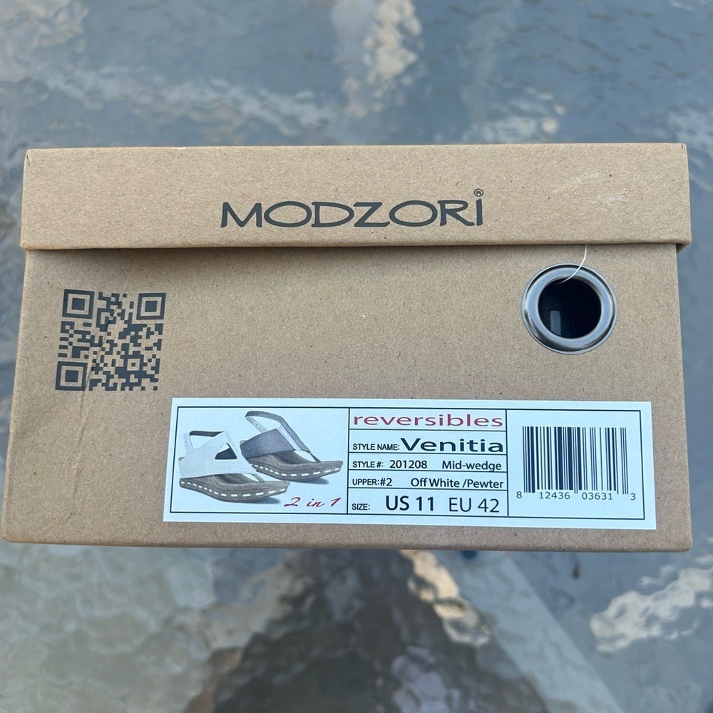 NEW Modzori Venitia 2 Reversible Wedge Sandal, Off White/Pewter Size 11 NIB - Picture 11 of 11